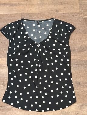 Express Black and White Polka Dot V-Neck Cap Sleeve Blouse
